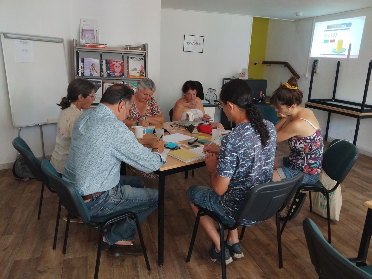 6 bénévoles d'associations au Petit Dej Codev Aprova Juin 26